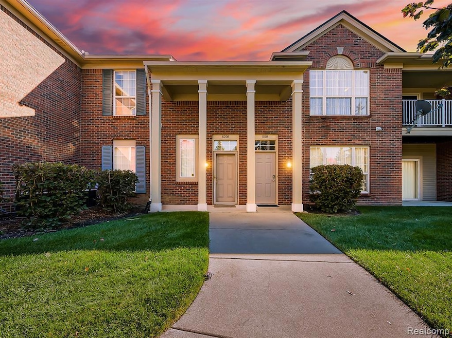 8208 Chesapeake Cir unit 95, Walled Lake, MI 48390 - photo 1