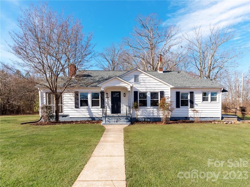 1906 Lynnwood Dr, Statesville, NC 28677 - photo 1