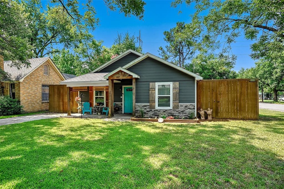 530 W Murray St, Denison, TX 75020 - photo 1