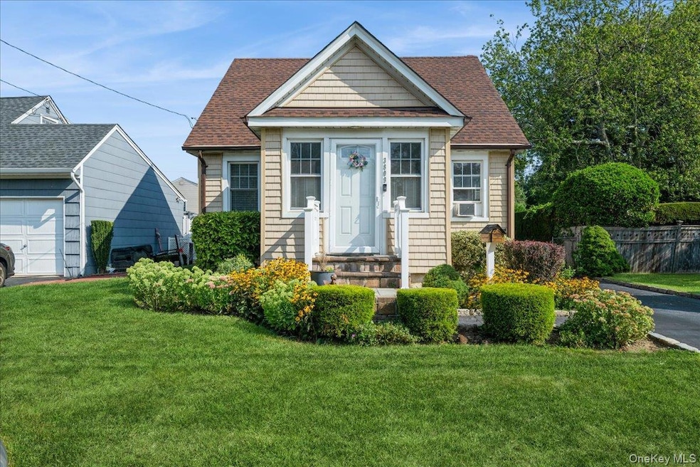 Pending $599,999 • Co-Listing Agent