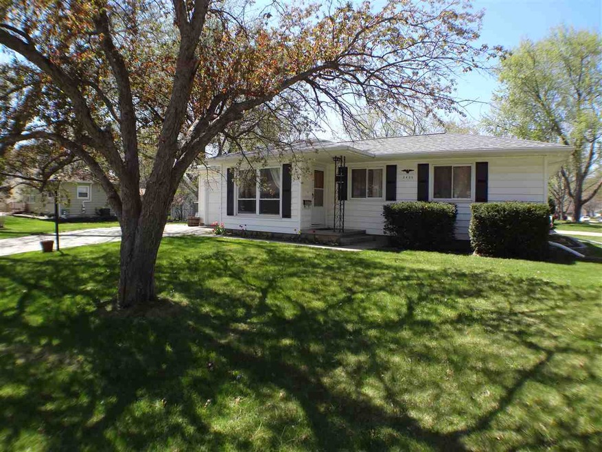 2405 Victory Dr, Cedar Falls, IA 50613 - photo 1