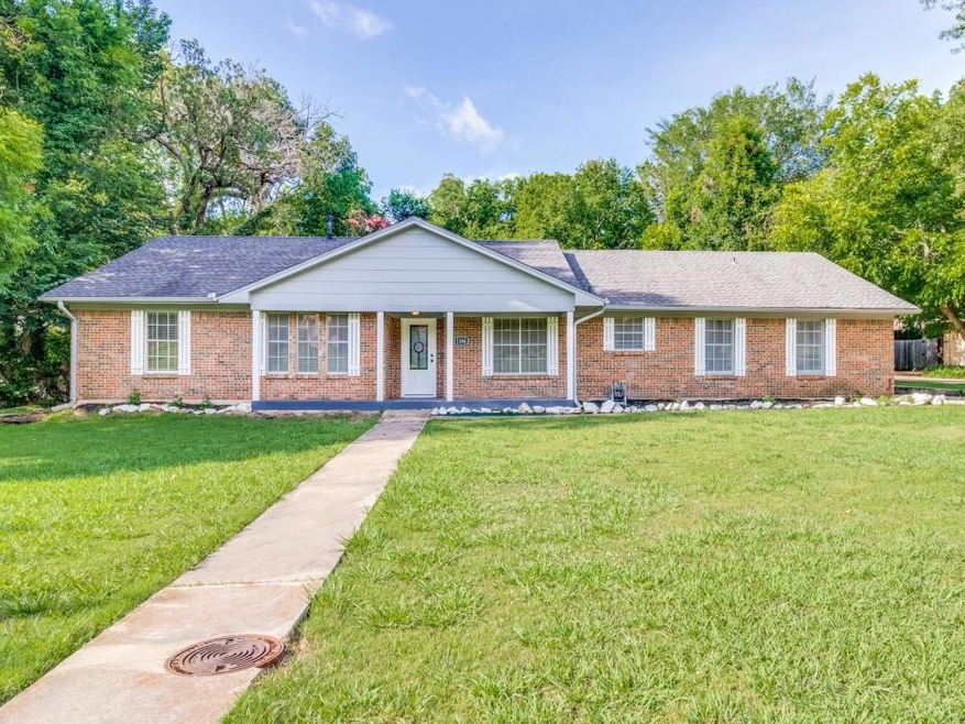 1304 E 9th St, Bonham, TX 75418 - photo 1