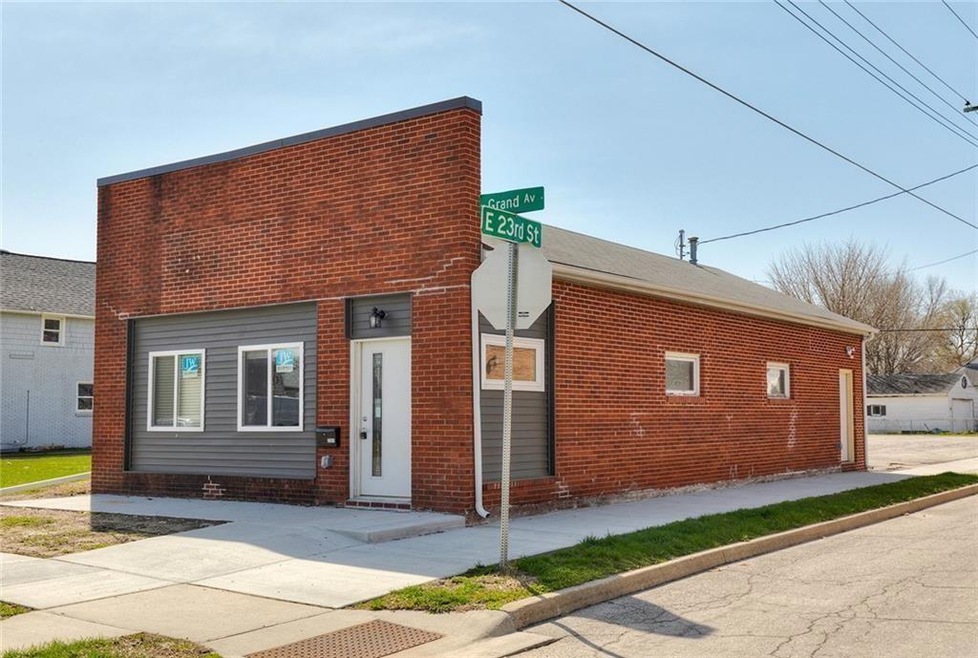 2301 E Grand Ave, Des Moines, IA 50317 - photo 1