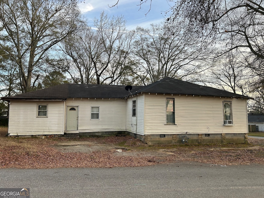 88 E Stephens St, Winder, GA 30680 - photo 1