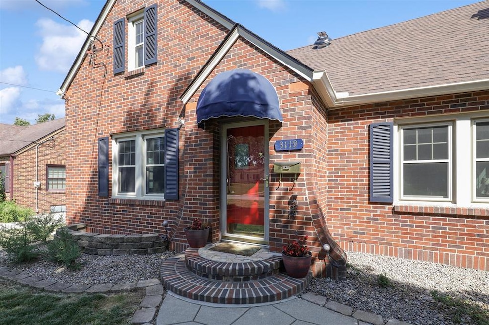 3119 47th St, Des Moines, IA 50310 - photo 1