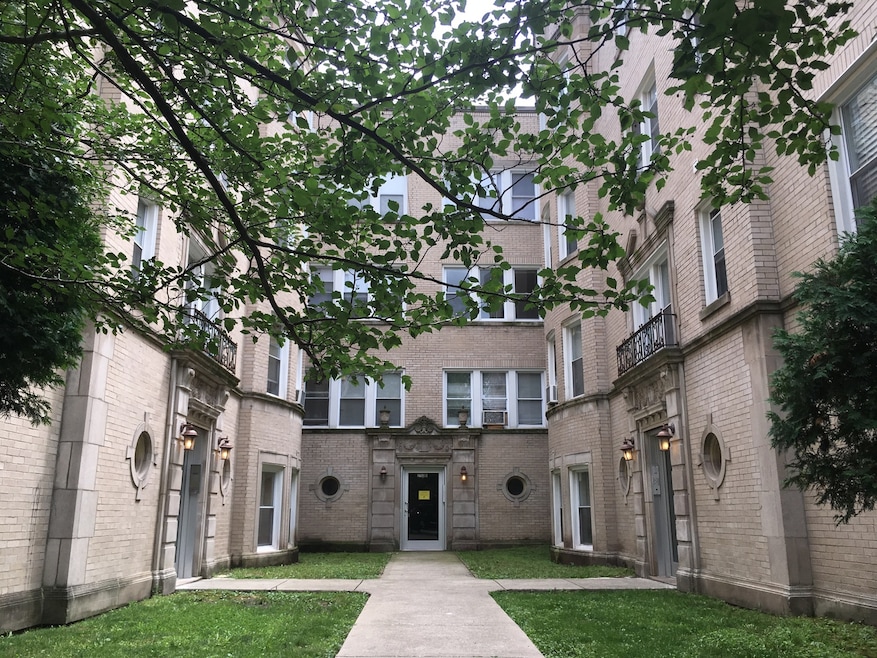 2757 W Arthur Ave unit 2, Chicago, IL 60645 - photo 1