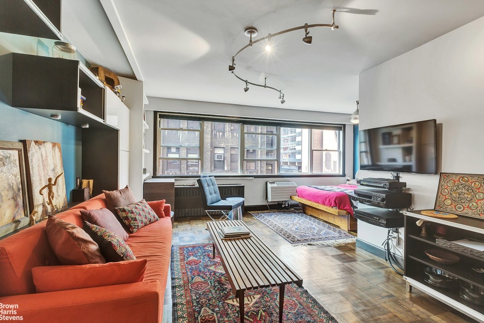 Convention Overlook unit 6A, New York, NY 10001 - photo 1