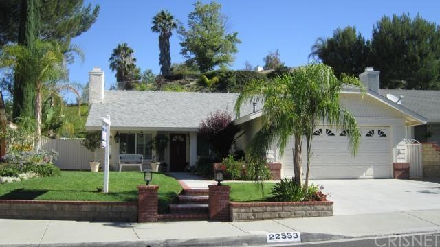 Gorgeous Curb Appeal!!