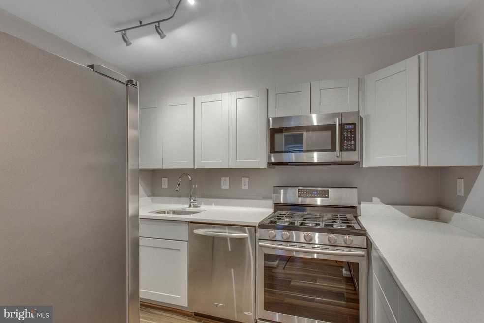 5914 Cove Landing Rd unit 301, Burke, VA 22015 - photo 1