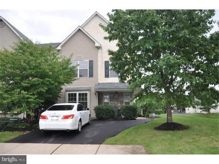 721 Dell Ct, Southampton, PA 18966 - photo 1