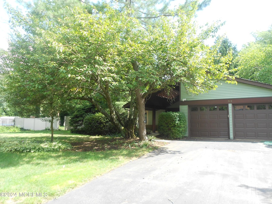 32 Dawes Ct Freehold 001