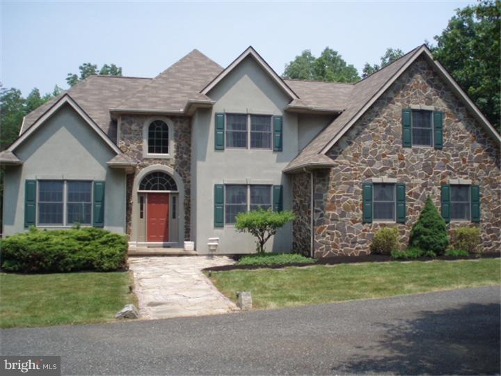 211 Colonial Dr, Perkiomenville, PA 18074 - photo 1