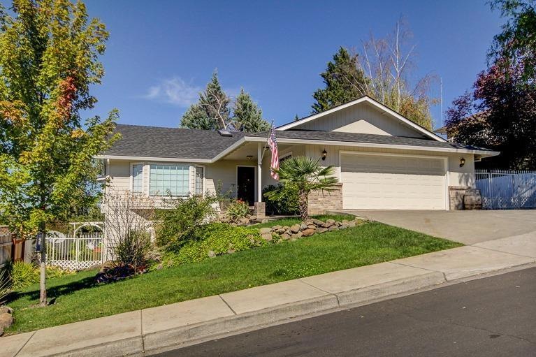 1747 Garden Dr, Medford, OR 97504 - photo 1