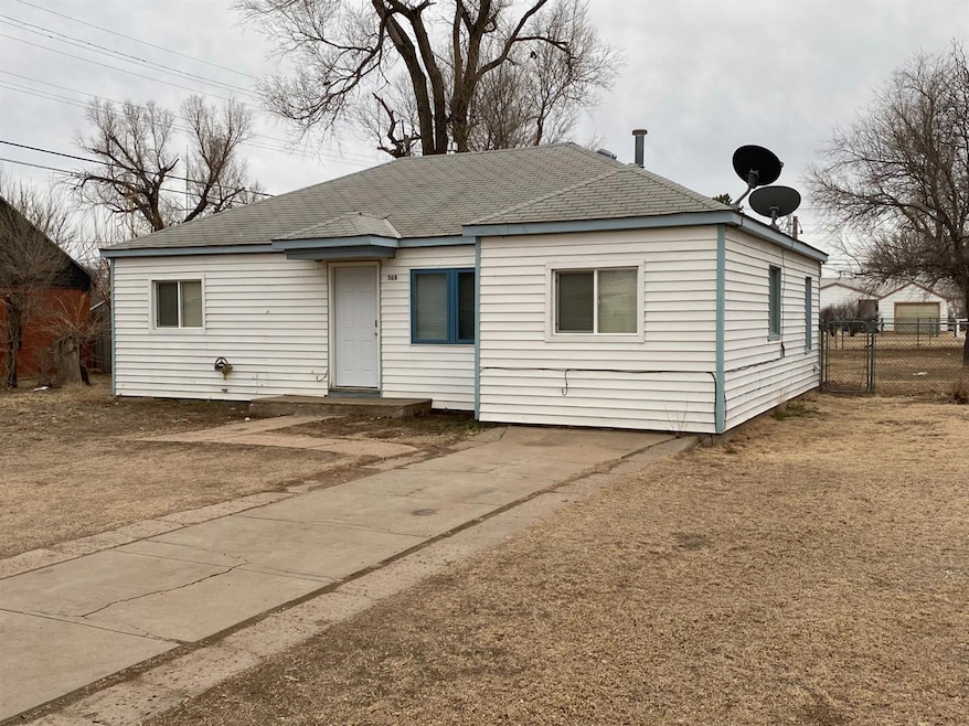 509 W 8th St, Hugoton, KS 67951 - photo 1