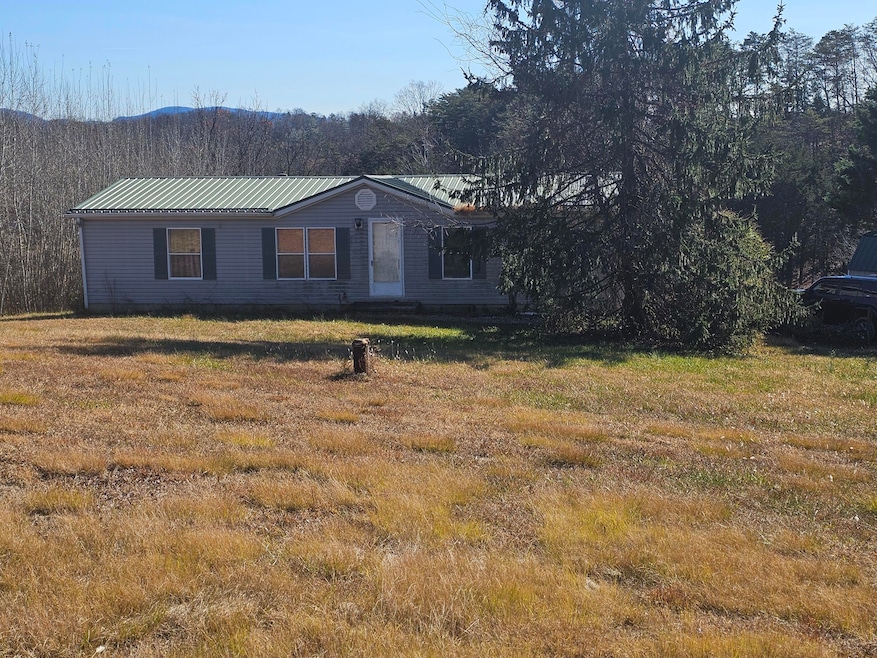 9552 Botetourt Rd, Eagle Rock, VA 24085 - photo 1