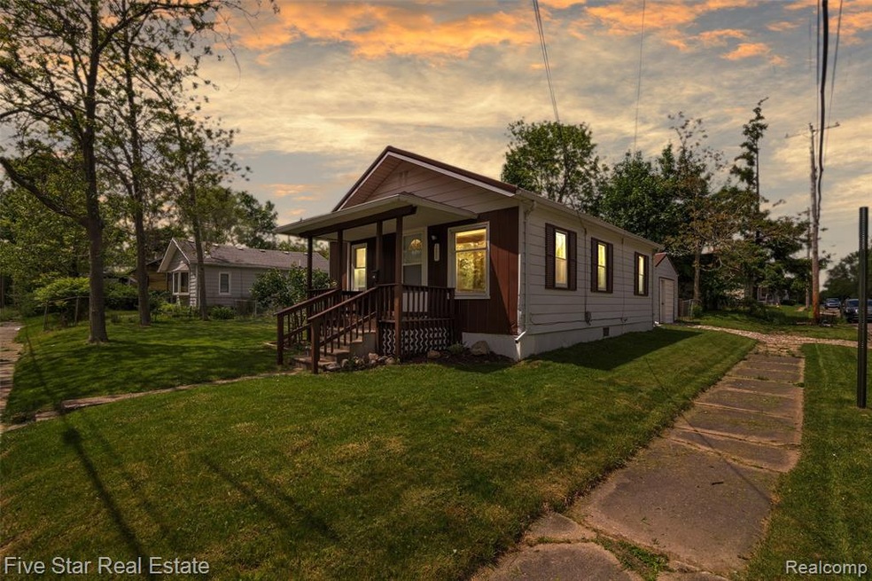 1202 Markham St, Flint, MI 48507 - photo 1