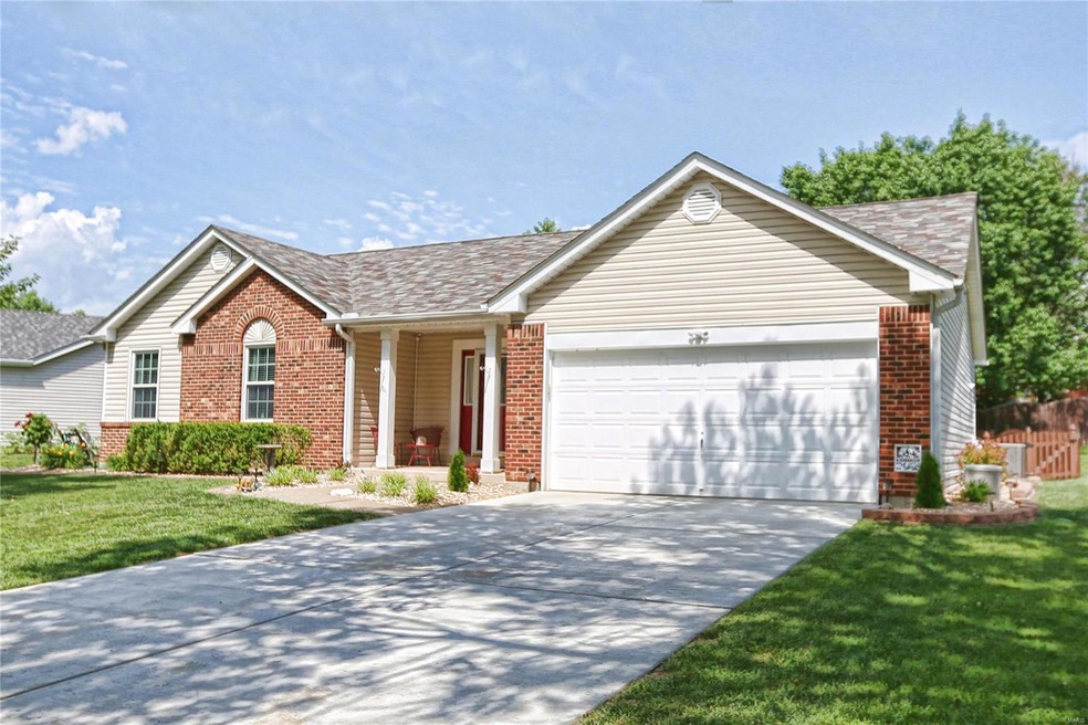 Welcome to 1218 Saddlemaker! Lovely 3 bedroom, 2.5