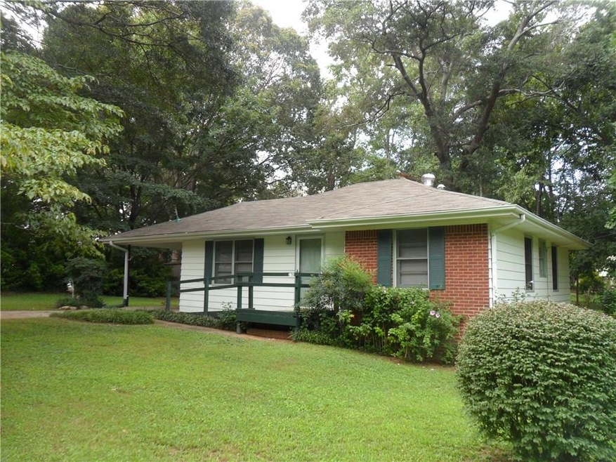A very very well maintained home in Smyrna!!  1/2 