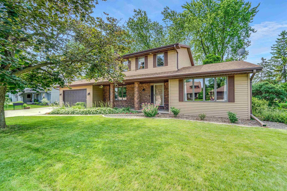 2401 W Cortland Dr, Appleton, WI 54914 - photo 1