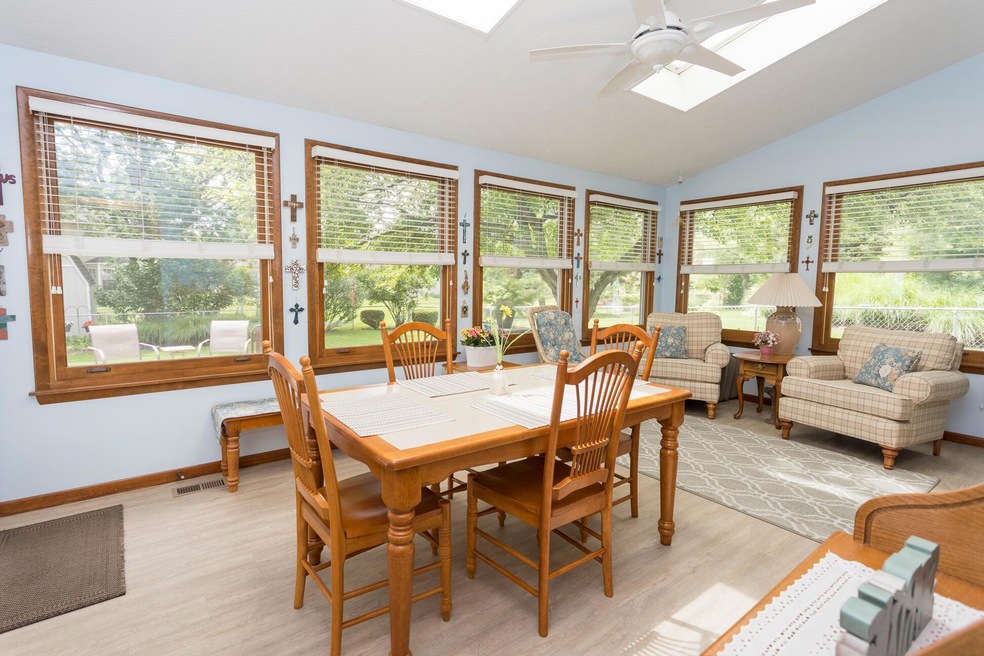 1585 Scottsdale Ave, Columbus, OH 43235 - photo 1