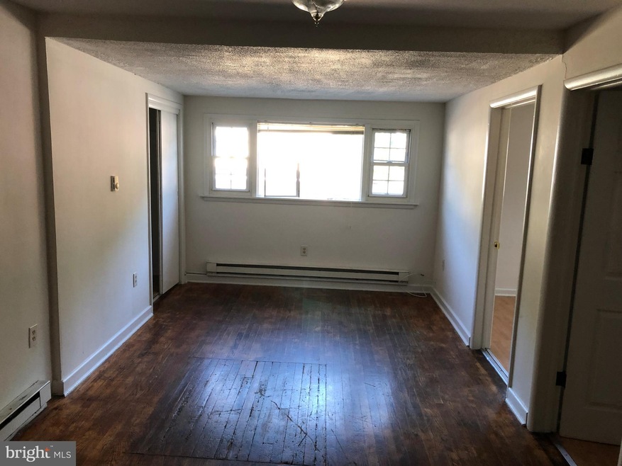 292 N Washington St unit 201, Berkeley Springs, WV 25411 - photo 1