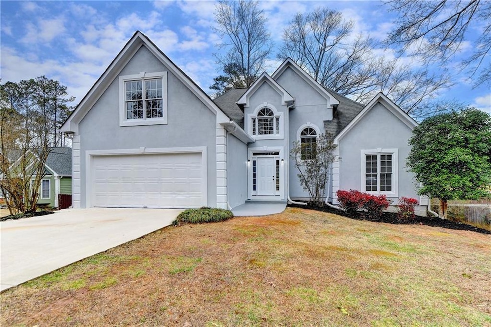 View of front property with a front lawn and a gar
