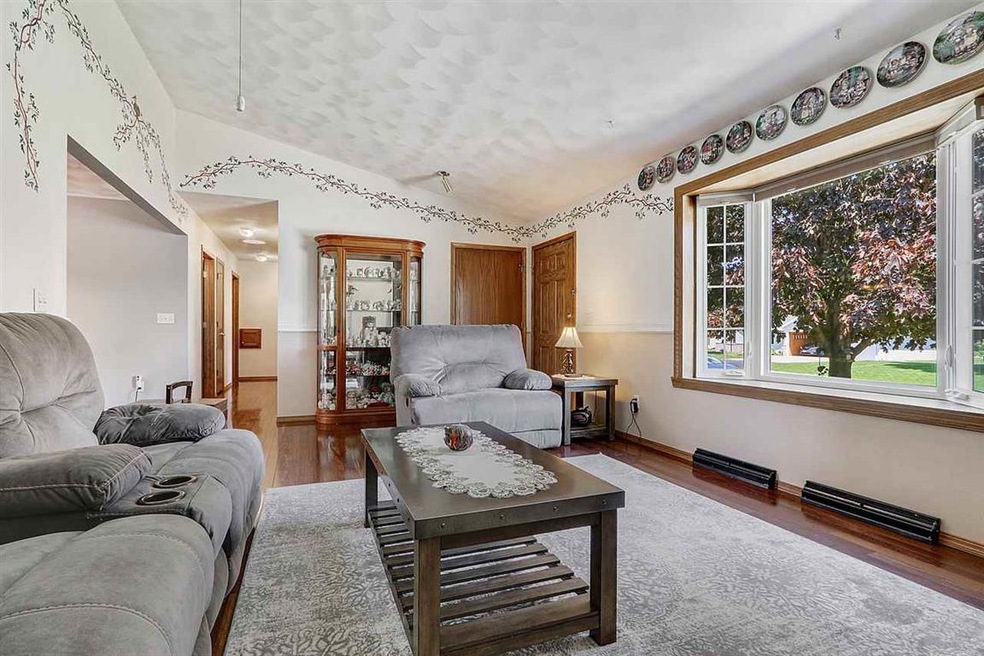 W5955 Garnet Dr, Appleton, WI 54915 - photo 1