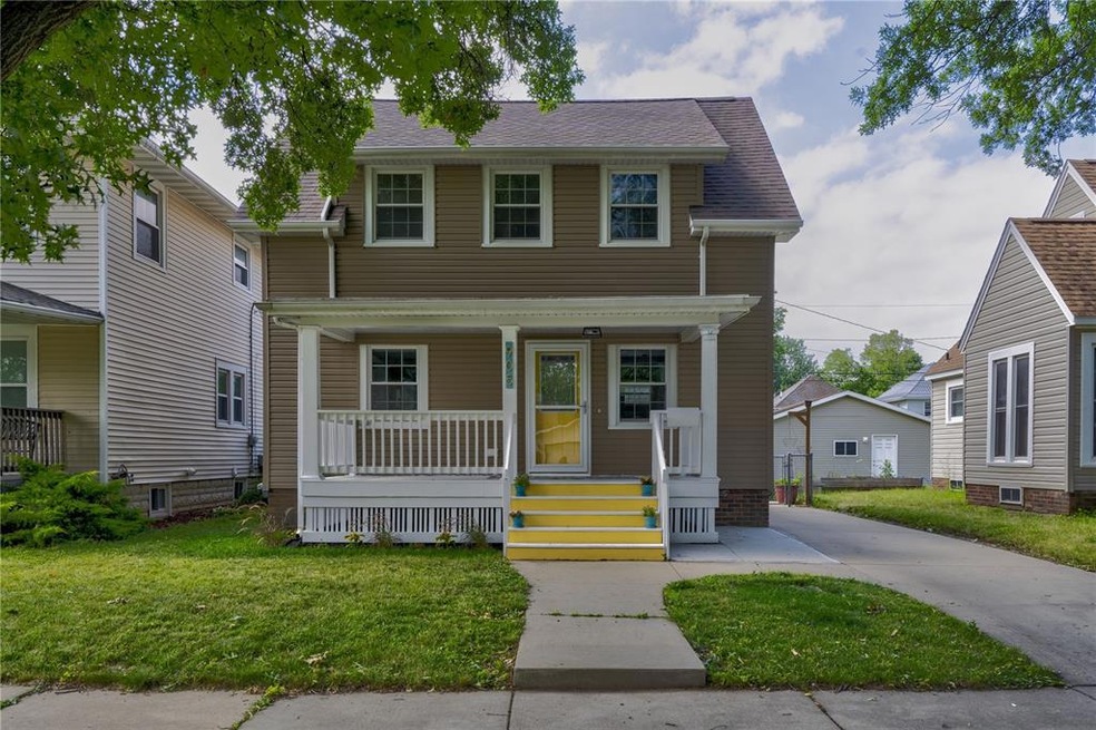 905 G Ave NW, Cedar Rapids, IA 52405 - photo 1