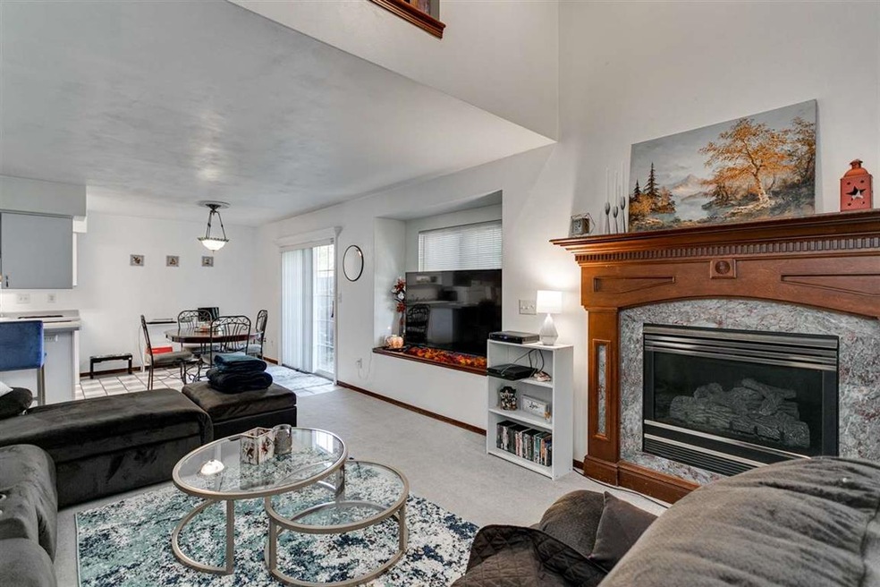 2461 N Lynndale Dr, Appleton, WI 54914 - photo 1