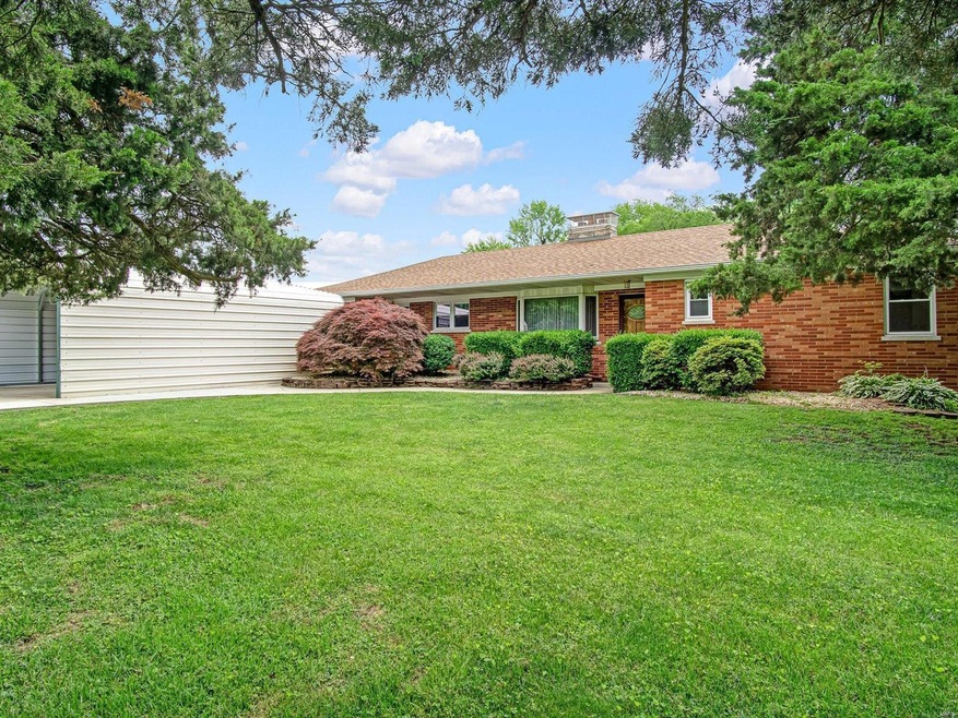 Welcome Home to 40 Minnie Drive, Belleville, IL 62226!