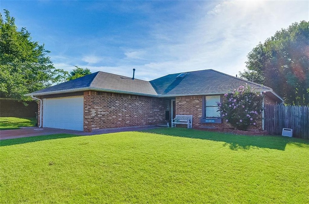 1112 Zachary Dr, Moore, OK 73160 - photo 1