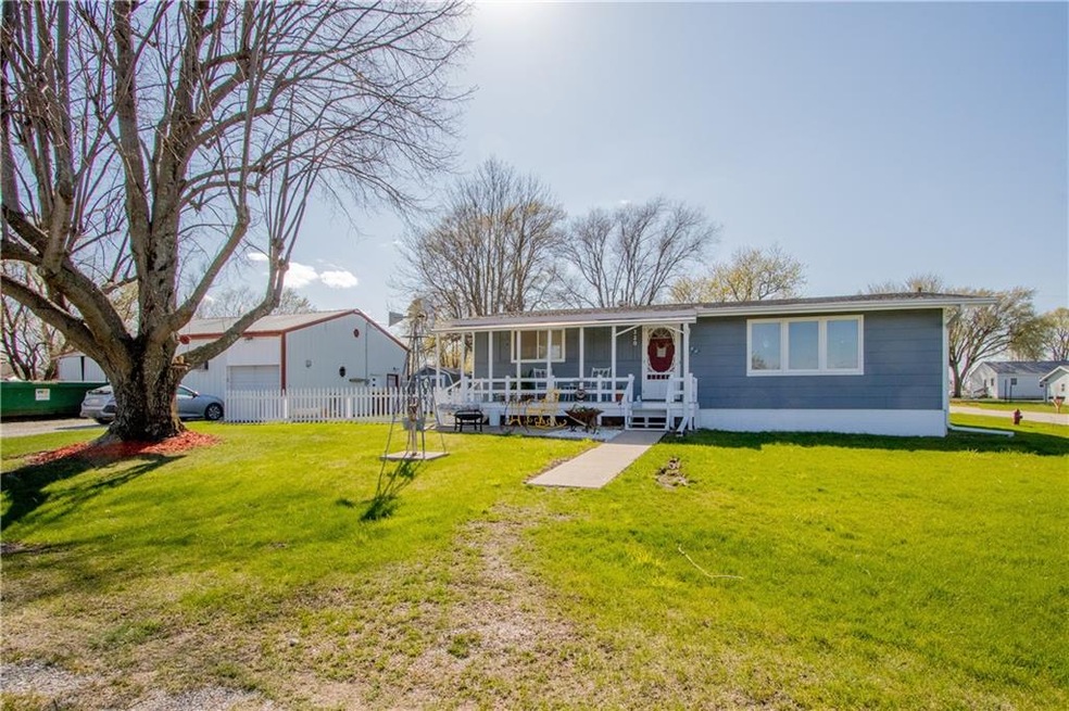 320 E Shaw St, Osceola, IA 50213 - photo 1