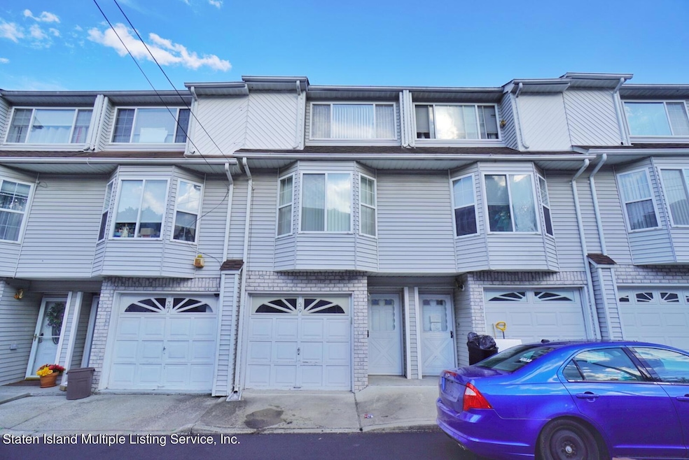 39 Linda Ln, Staten Island, NY 10312 - photo 1