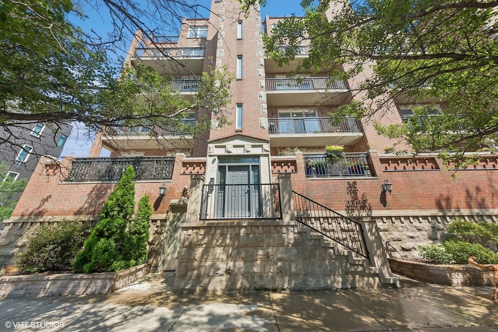 820 W Hubbard St unit 4, Chicago, IL 60642 - photo 1