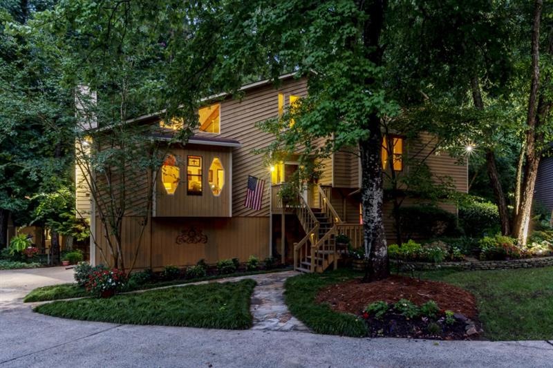 Delightful home on private, quiet, wooded cul-de-s