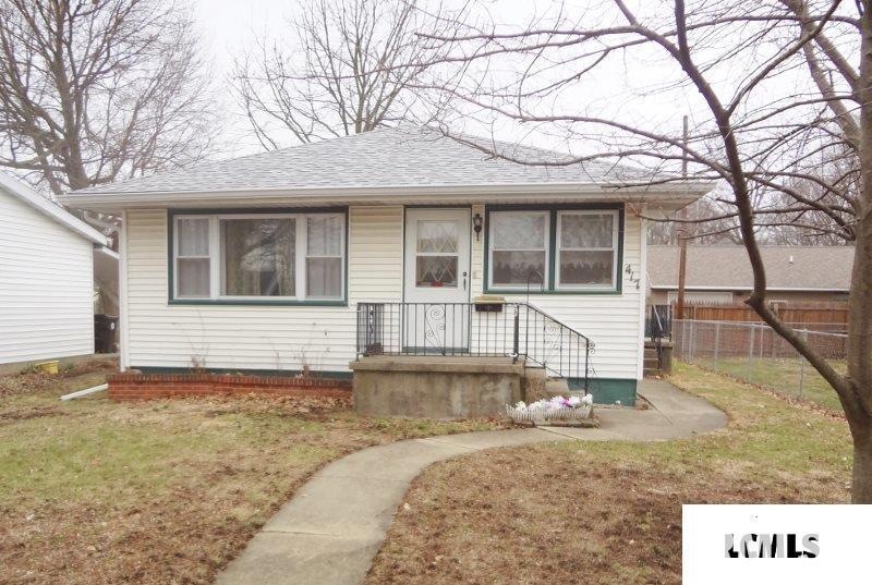 417 N Sherman St, Lincoln, IL 62656 - photo 1