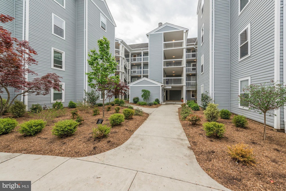 The Four Winds at Oakton unit E-8, Oakton, VA 22124 - photo 1