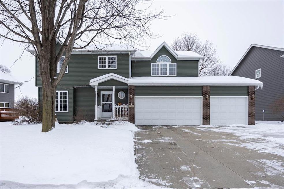 208 13th St SW, Altoona, IA 50009 - photo 1