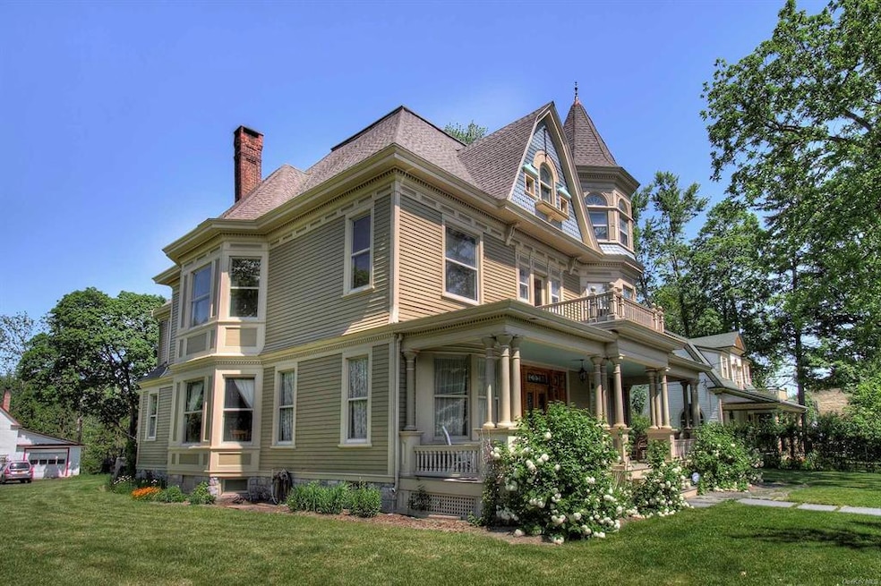 22 S Franklin St, Athens, NY 12015 - photo 1