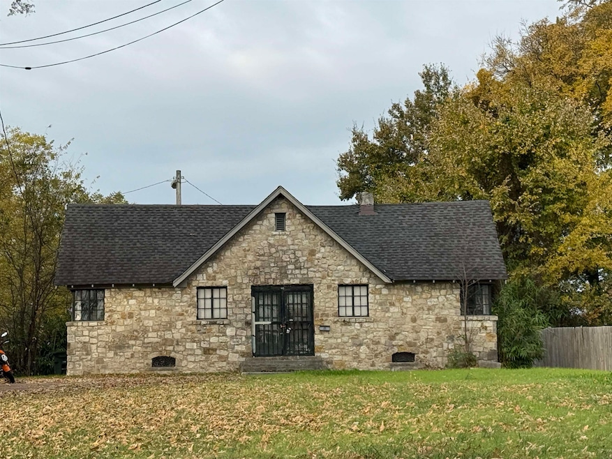 251 N Montgomery St, Memphis, TN 38104 - photo 1