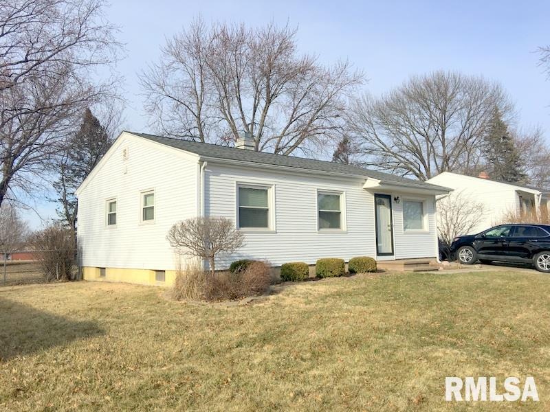 1940 W 70th St, Davenport, IA 52806 - photo 1