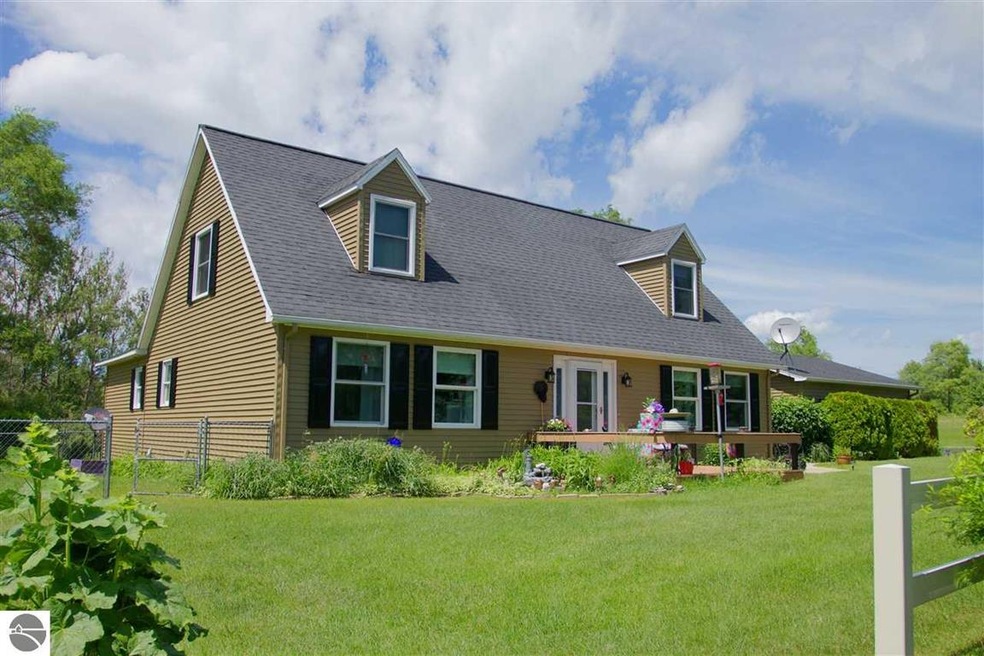 6667 E Harrys Rd, Traverse City, MI 49684 - photo 1