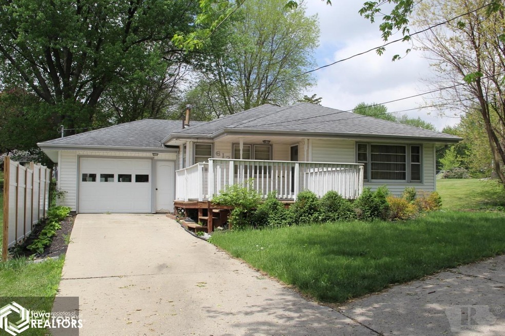 613 E 5th St S, Newton, IA 50208 - photo 1