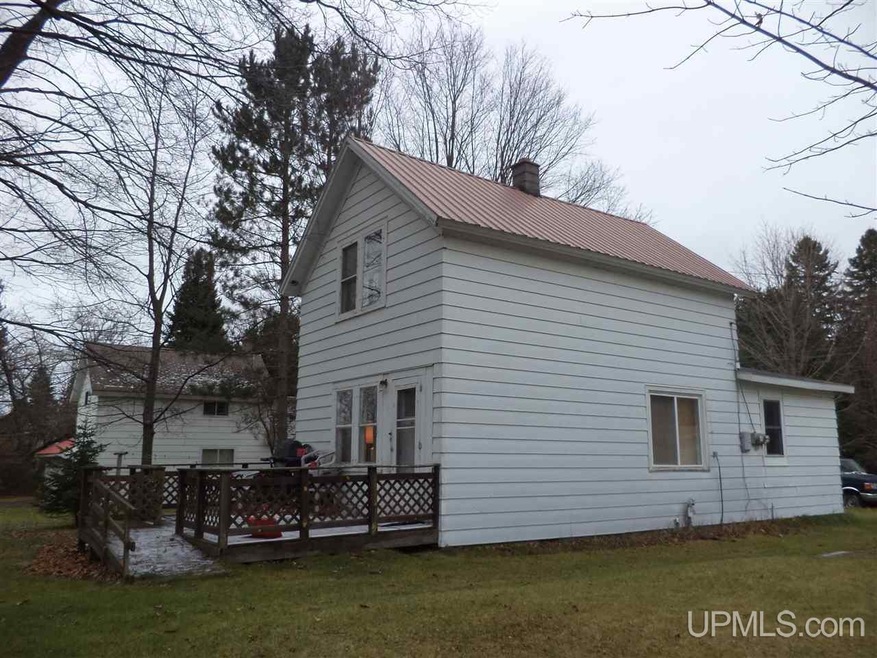 915 S Steel St, Ontonagon, MI 49953 - photo 1