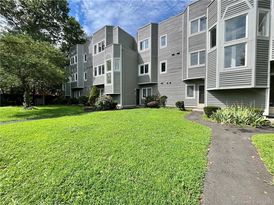 1410 Whitney Ave unit B2, Hamden, CT 06517 - photo 1