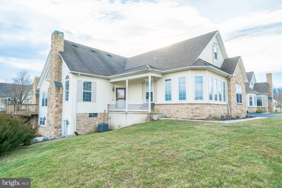 1074 Bordeaux Ln, Pennsburg, PA 18073 - photo 1