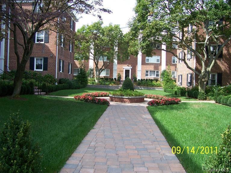 1829 Palmer Ave unit 1B, Larchmont, NY 10538 - photo 1