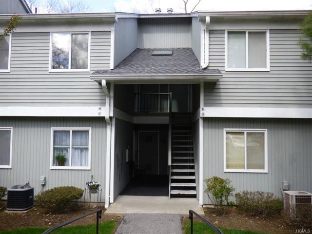 156 Carriage Ct, Yorktown Heights, NY 10598 - photo 1