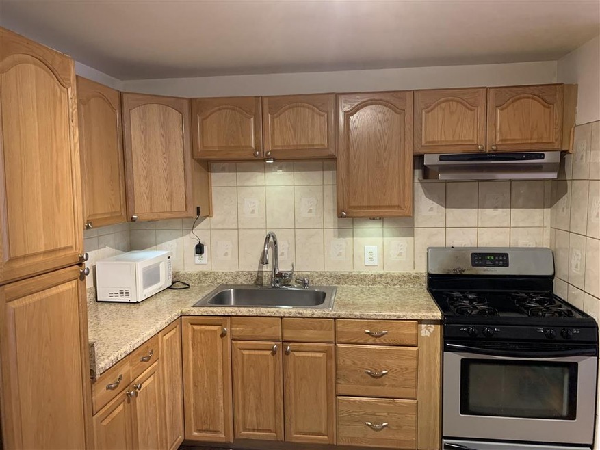 126 Mammoth Rd unit 312, Hooksett, NH 03106 - photo 1