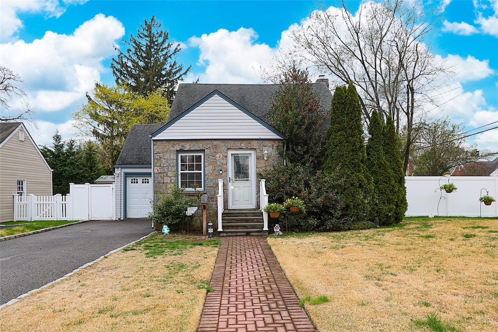 339 Roosevelt Blvd, West Hempstead, NY 11552 - photo 1